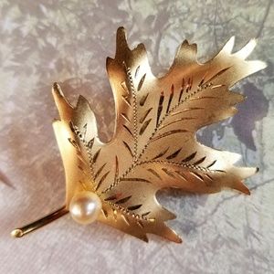 Vintage leaf brooch 12k gold fill Dixelle brooch pearl nature fall autumn leaves